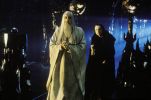 Saruman (Christopher Lee) und Schlangenzunge